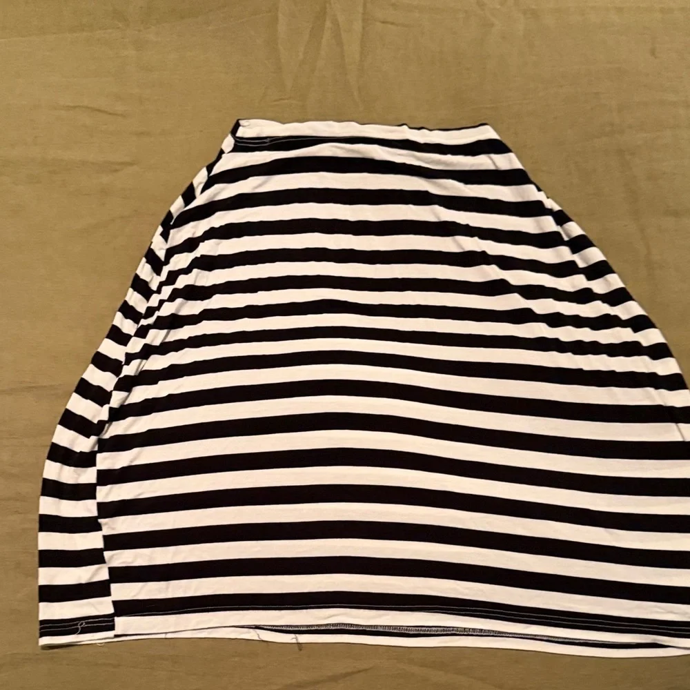 Black and White Striped 4-in-1 nursing cover